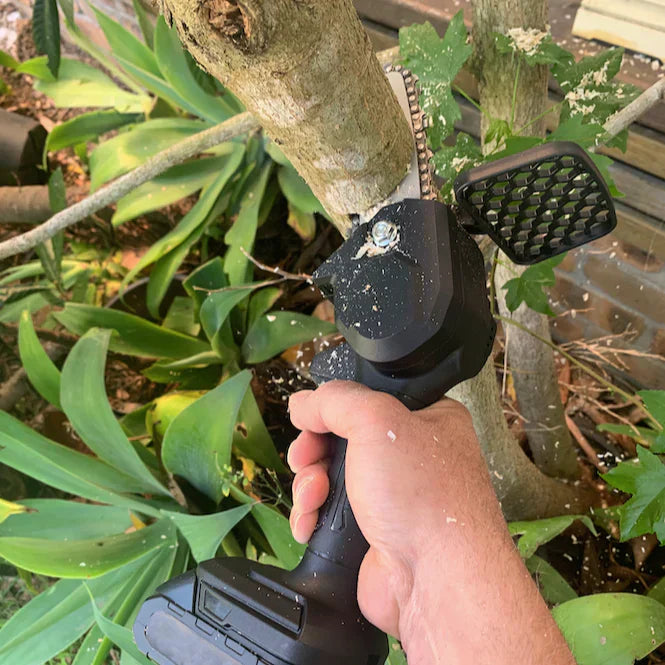 SOG Mini Rechargeable Chainsaw